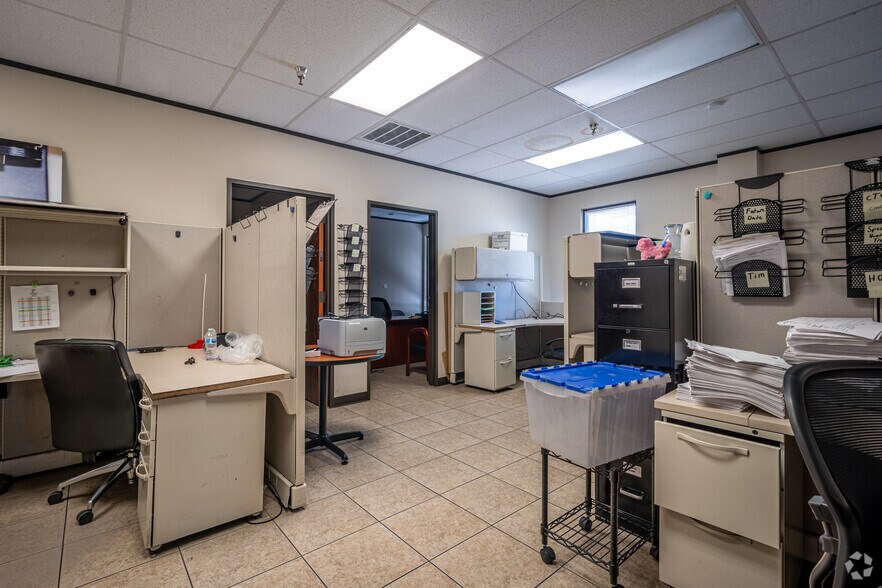 More Photos Of 9450 W Wingfoot Rd, Houston Manufacturing For Lease