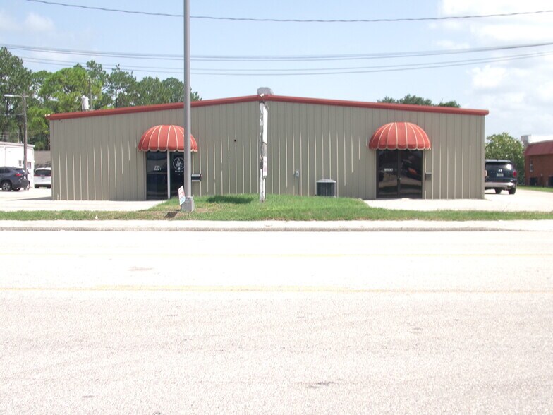 More Photos Of 2120 E Edgewood Dr, Lakeland Industrial For Lease