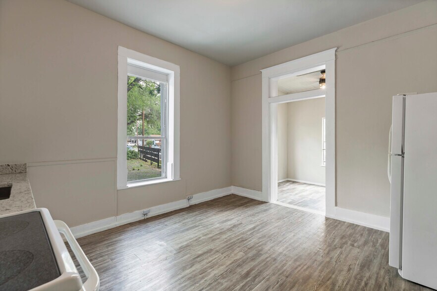 More Photos Of 2024 S Flores St, San Antonio Storefront Retail Residential For Sale
