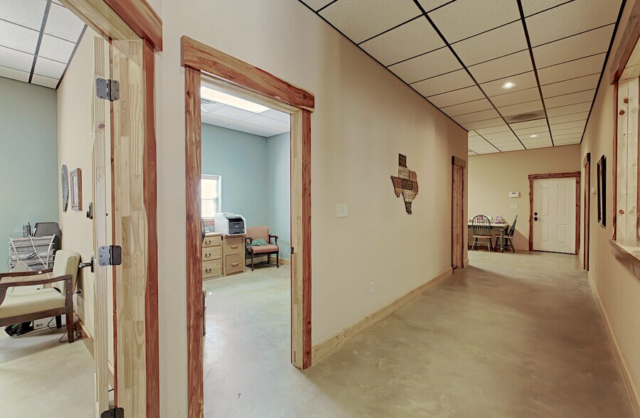 More Photos Of 1274 Blake Rd, Conroe Office For Lease