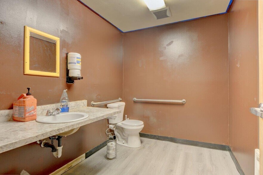 More Photos Of 606 S 6th St, Klamath Falls Specialty For Sale