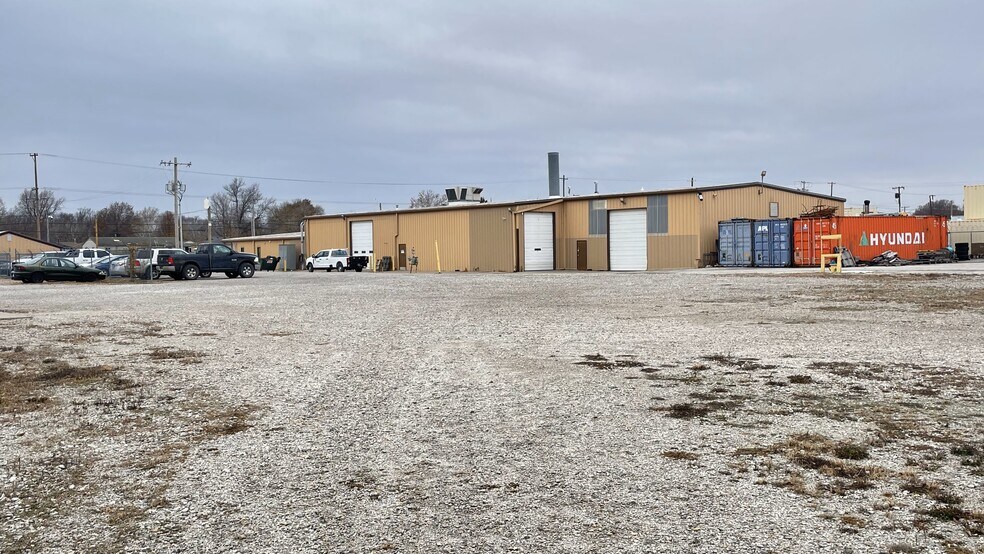 More Photos Of 7519 E Pine St, Tulsa Warehouse For Sale