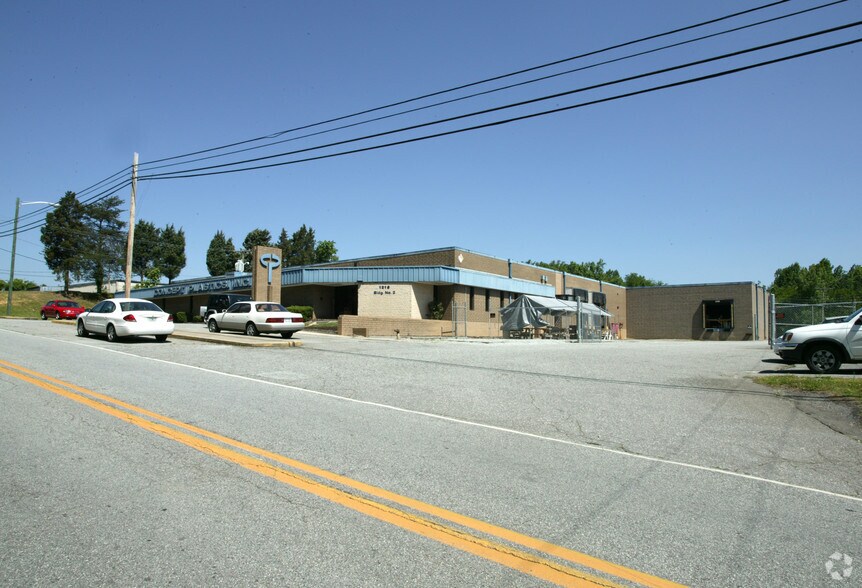 More Photos Of 1218 Hickory Chapel Rd, High Point Light Distribution For Lease