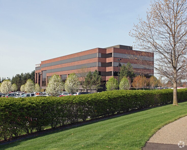 More Photos Of 3800 Hamlin Rd, Auburn Hills Office For Lease