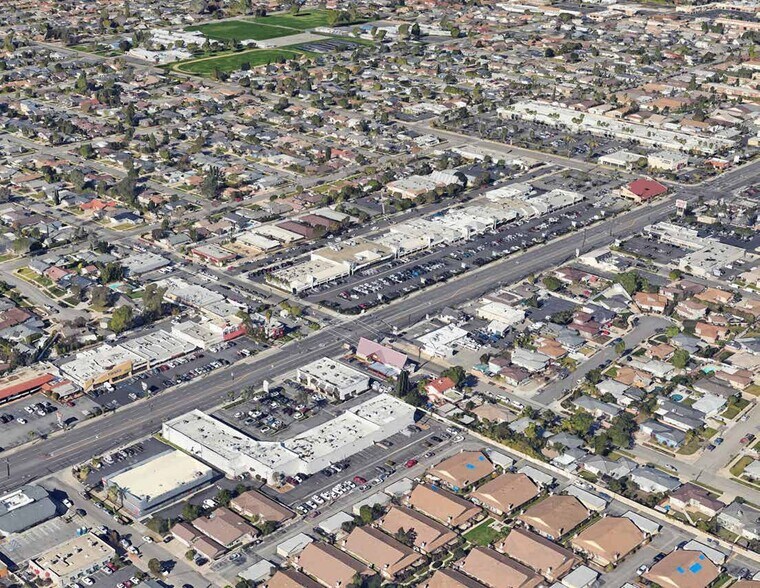 More Photos Of 658 N Tustin St, Orange Freestanding For Sale