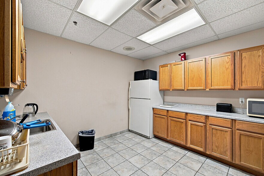 More Photos Of 44567 Morley Dr, Clinton Township Warehouse For Sale