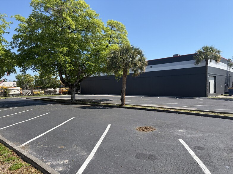 More Photos Of 3051 N 29th Ave, Hollywood Land For Lease