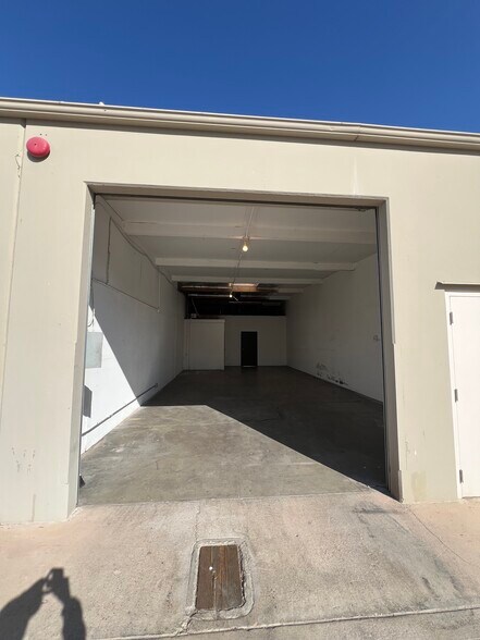 More Photos Of 280 Avenida Campillo, Calexico Flex For Lease