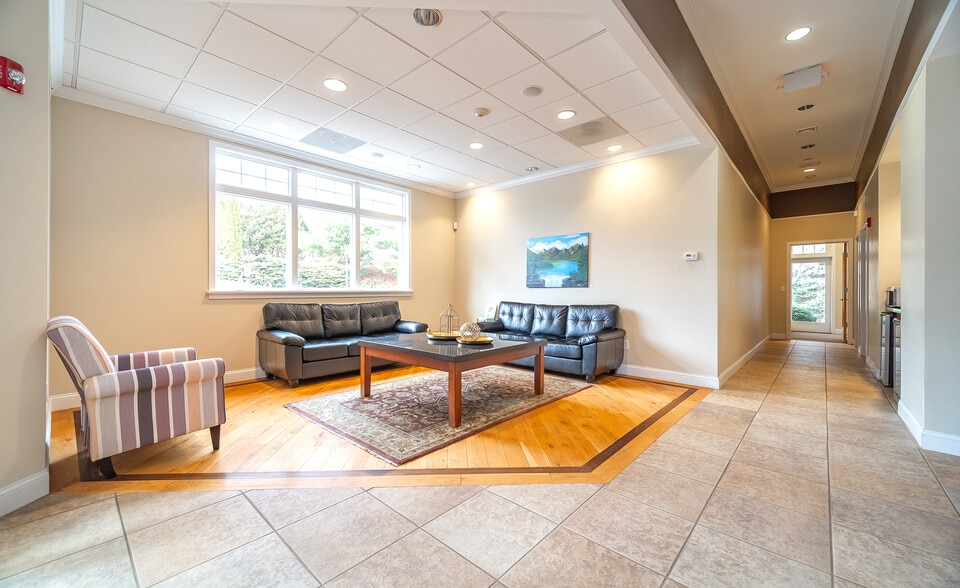 More Photos Of 30 Country Squire Dr, Cromwell Medical For Sale