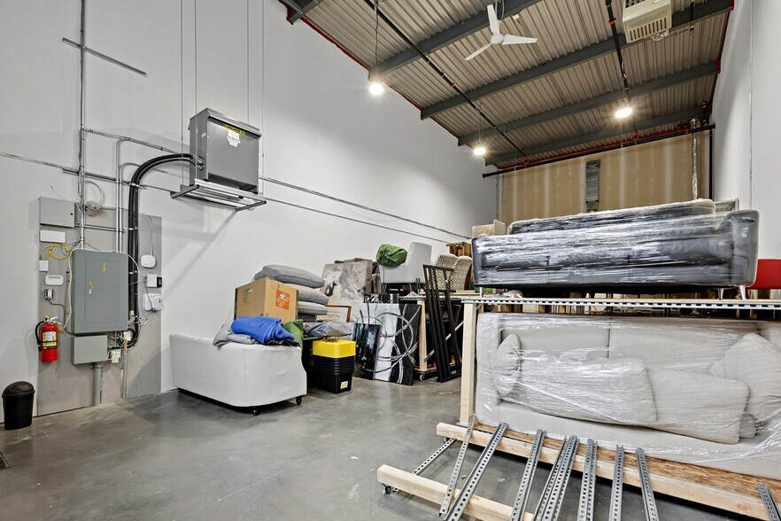 More Photos Of 10985 38th St NE, Calgary Warehouse For Sale