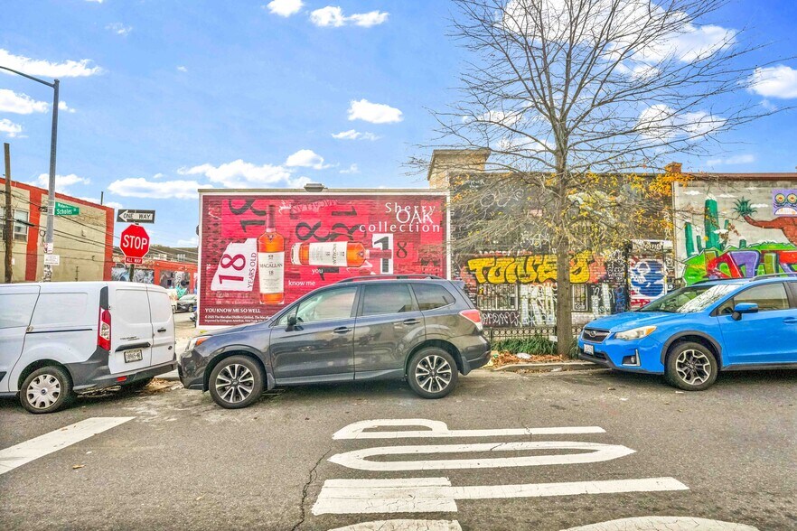 More Photos Of 282 Scholes St, Brooklyn Bar For Lease