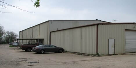 More Photos Of 800 Victoria Dr, Houston Warehouse For Sale