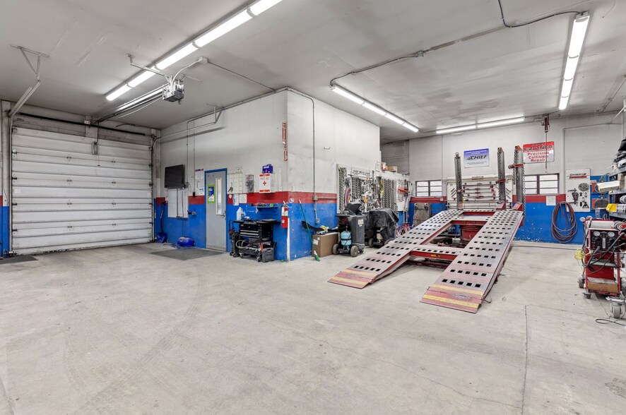 More Photos Of 2414 N 4th St, Coeur d'Alene Auto Repair For Sale