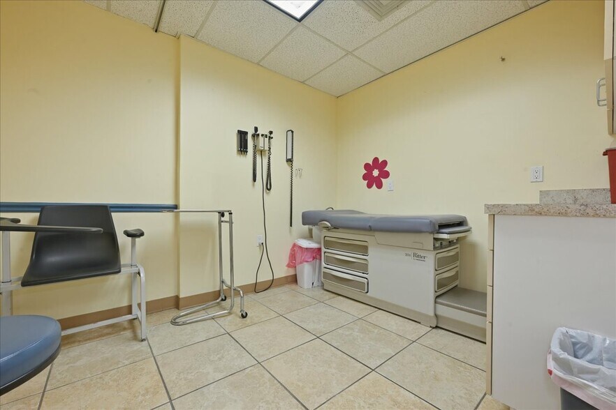 More Photos Of 3 California Pl S, Island Park Medical For Sale
