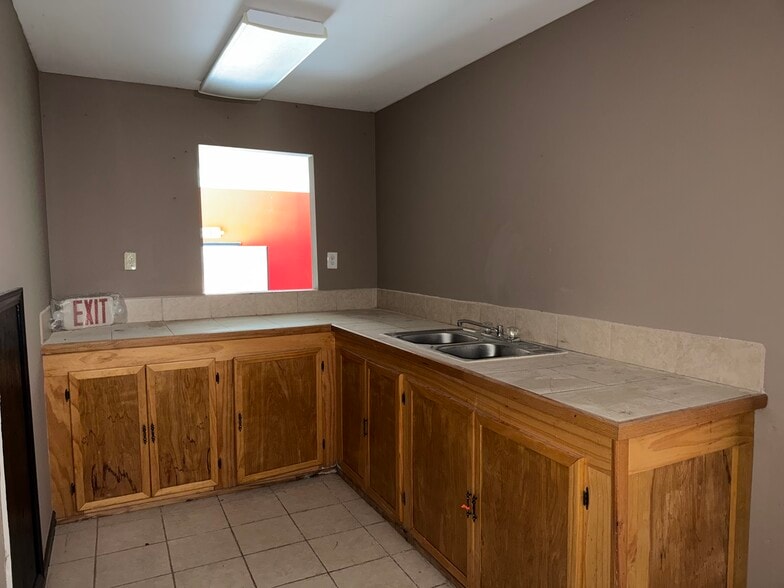 More Photos Of 727 Airport Rd, Cornelia Flex For Sale