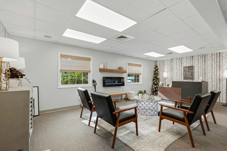 More Photos Of 37 Pierce St, Northborough Office For Sale