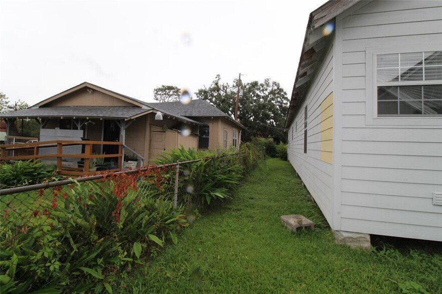 More Photos Of 308 James St, Houston Specialty For Sale