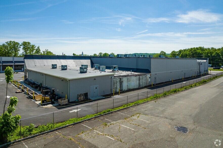 More Photos Of 437 US Highway 46, Fairfield Freestanding For Lease