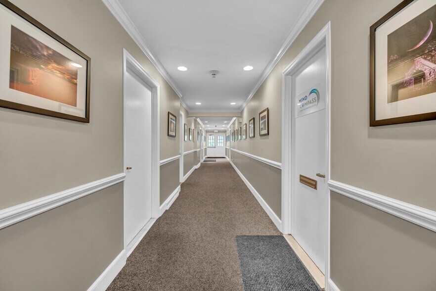 More Photos Of 172 Mount Pleasant Rd, Newtown Medical For Lease