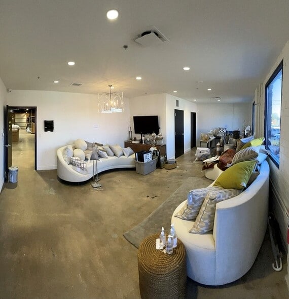 More Photos Of 231 Foster Ave, Charlotte Showroom For Lease