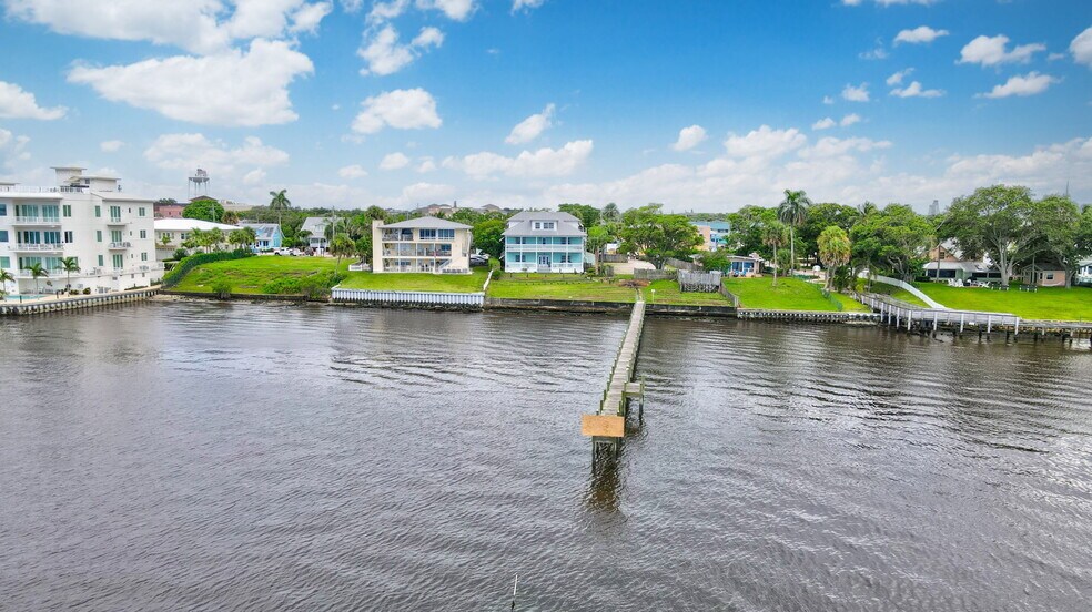 More Photos Of 15 SE Seminole St, Stuart Multifamily For Sale