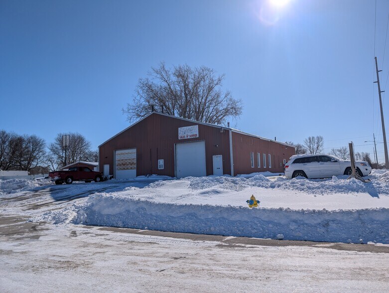 More Photos Of 1100 Weise St, Green Bay Auto Dealership For Sale