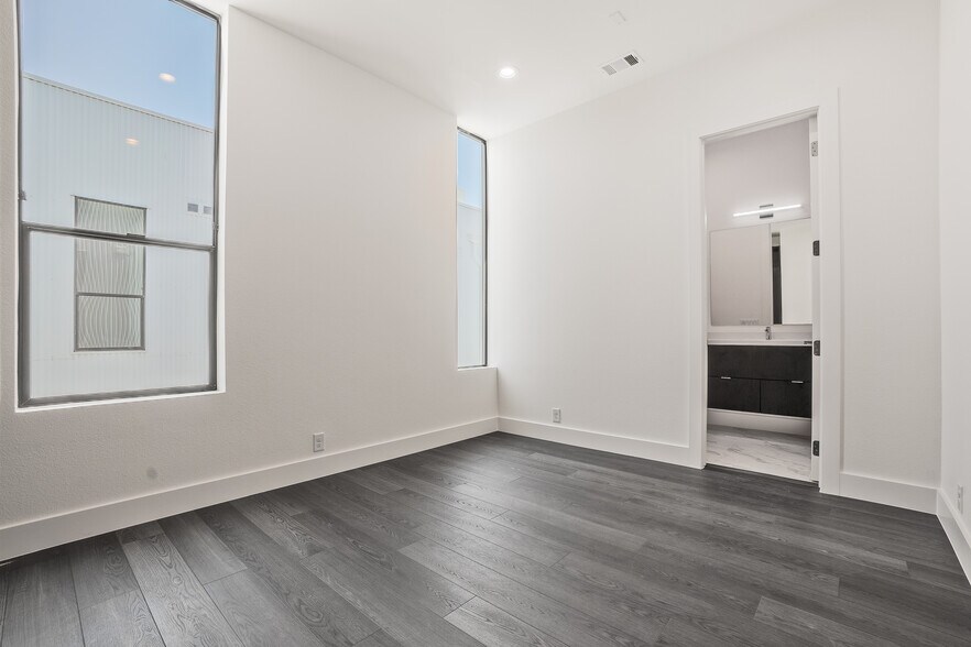 More Photos Of 4322 Roseland Ave, Dallas Apartments For Sale