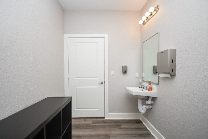 More Photos Of 23219 Red River Dr, Katy Medical For Sale
