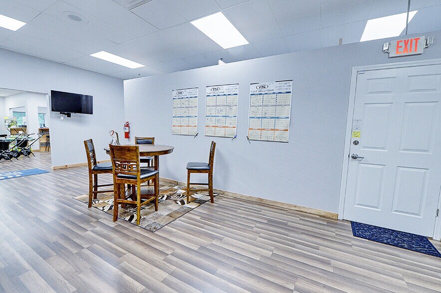 More Photos Of 715 S Easy St, Lecanto Manufacturing For Lease