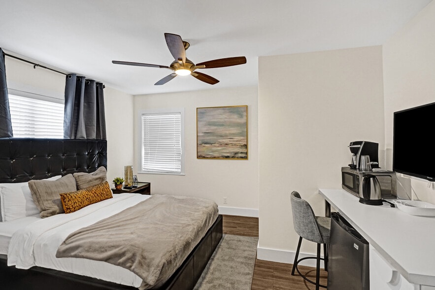 More Photos Of 3020-3024 Seville St, Fort Lauderdale Hotel For Sale