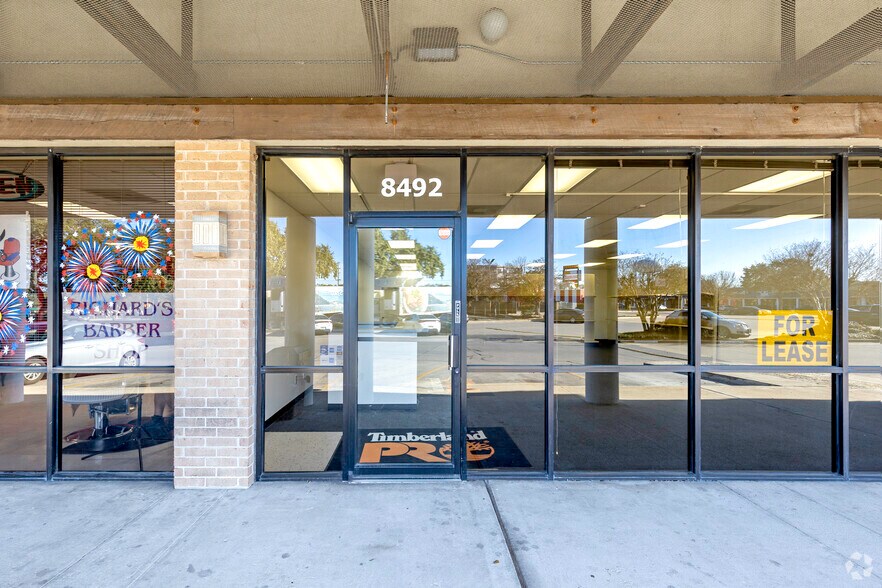 More Photos Of 8434-8498 Fredericksburg Rd, San Antonio Unknown For Lease