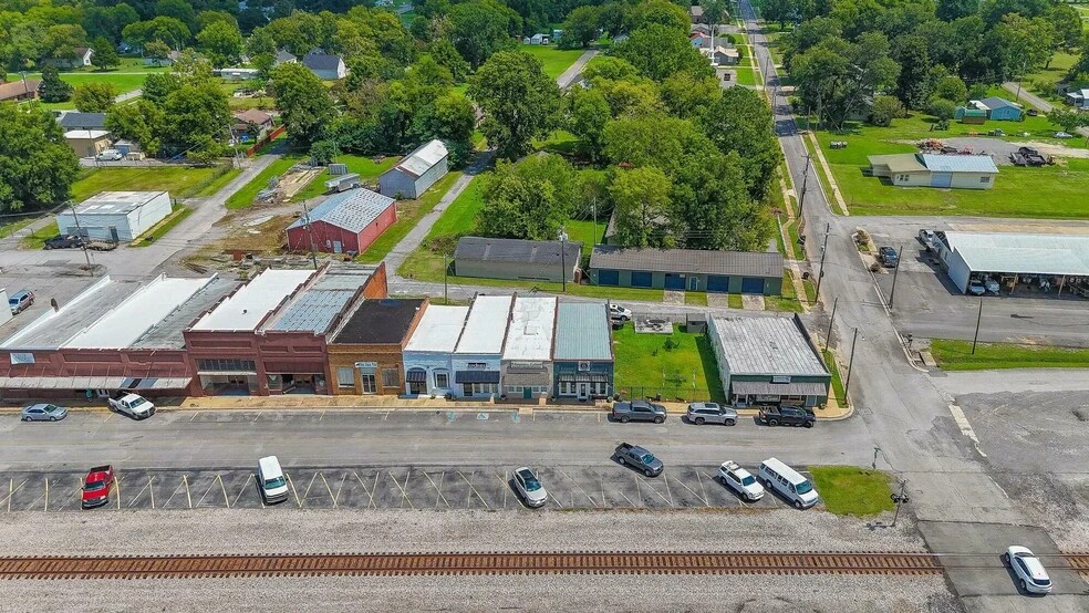 More Photos Of 46 Railroad Ave, Falkville Storefront For Sale