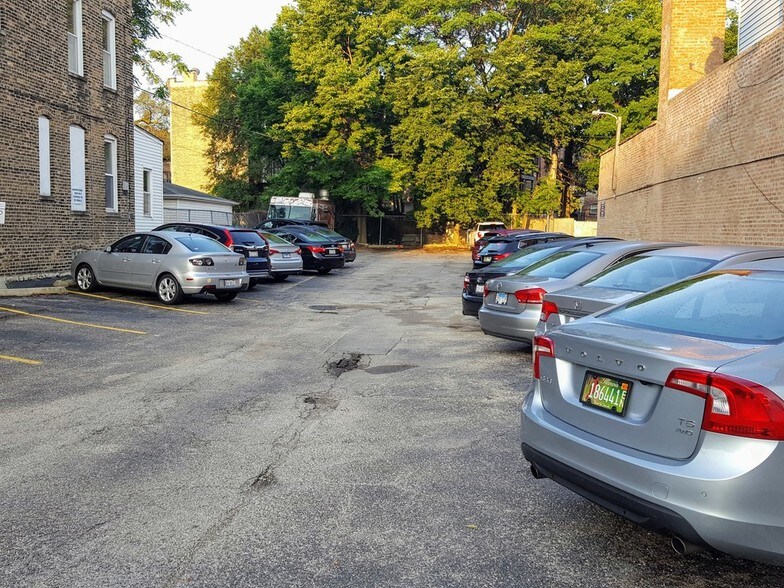 More Photos Of 3409 N Broadway St, Chicago Storefront Retail Office For Lease