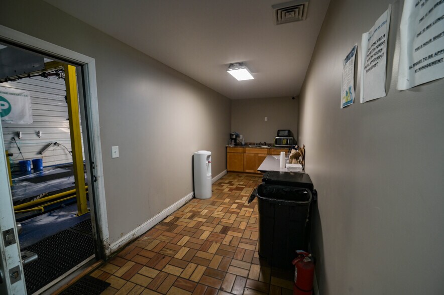 More Photos Of 1700 Oriskany W st, Utica Carwash For Sale