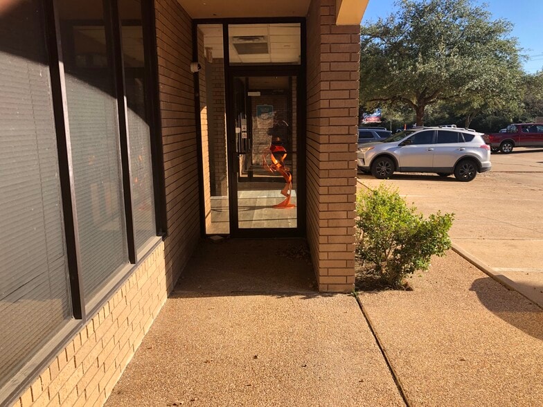 More Photos Of 3131 E 29th St, Bryan Loft Creative Space For Lease