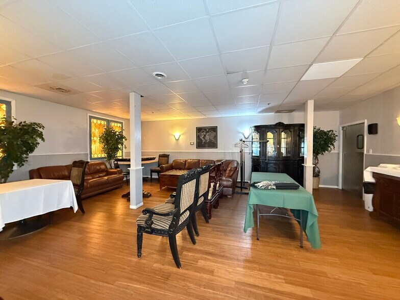 More Photos Of 7240-7286 Oswego Rd, Liverpool Restaurant For Sale