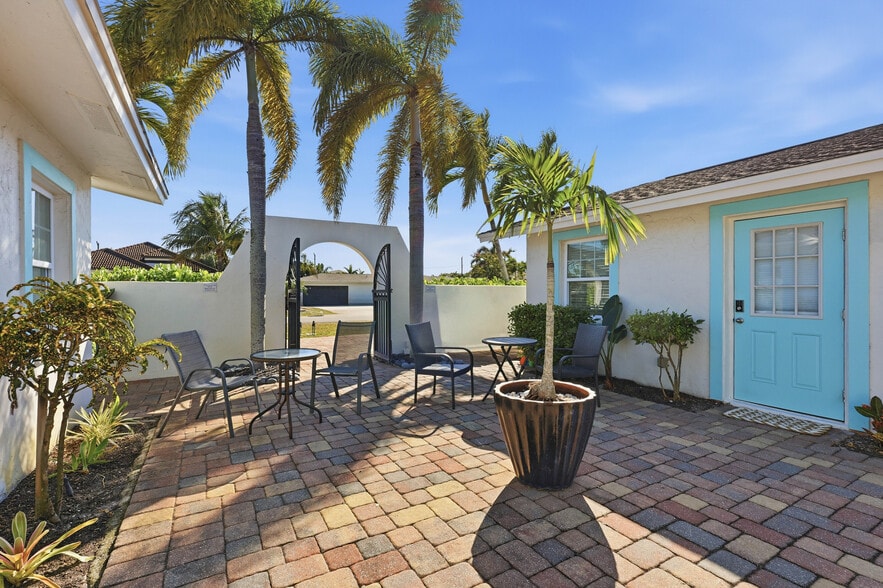 More Photos Of 559 105th Ave N, Naples Multifamily For Sale