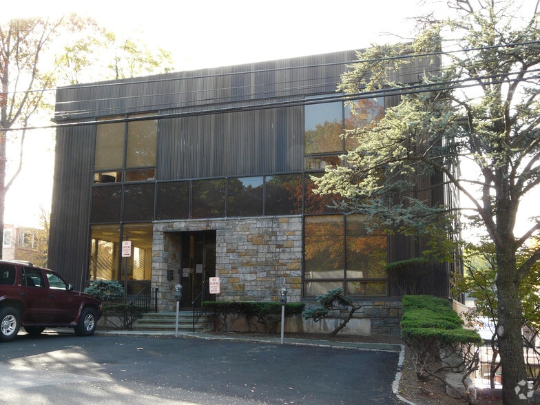 More Photos Of 200 Summerfield St, Scarsdale Office For Lease