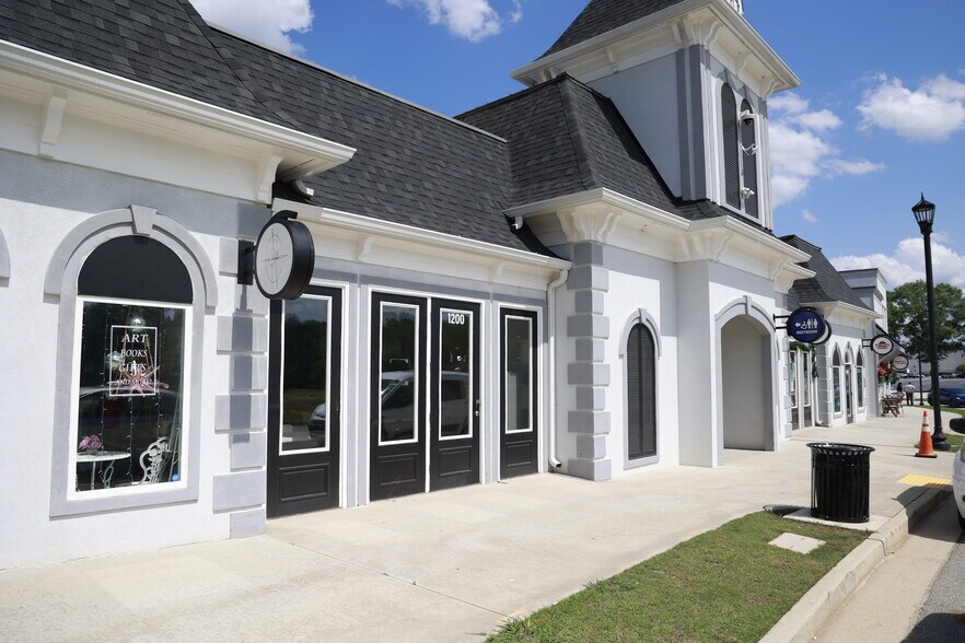 More Photos Of 1053 S Lake Cir, Morrow Unknown For Lease