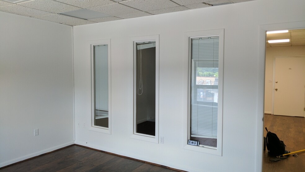 More Photos Of 742-750 Main St, Winchester Office For Lease