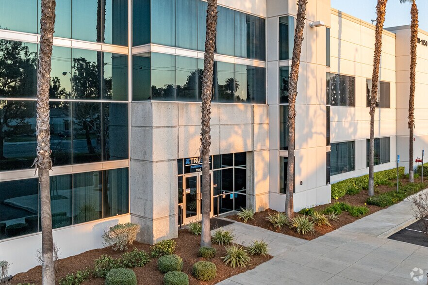 More Photos Of 11130-11290 Bloomfield Ave, Santa Fe Springs Distribution For Lease