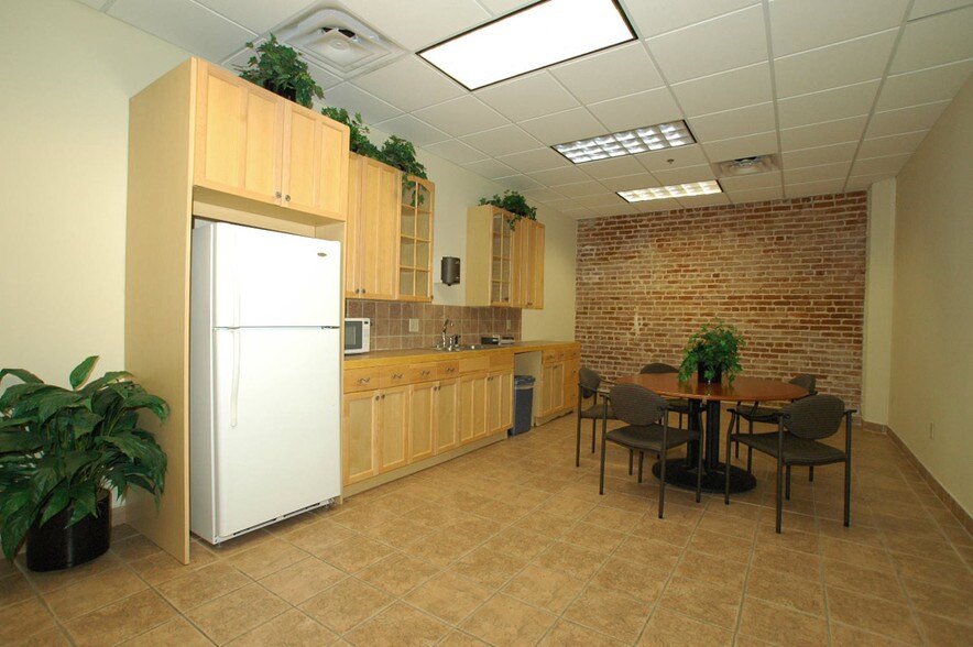 More Photos Of 241 Peachtree St NE, Atlanta Office For Lease