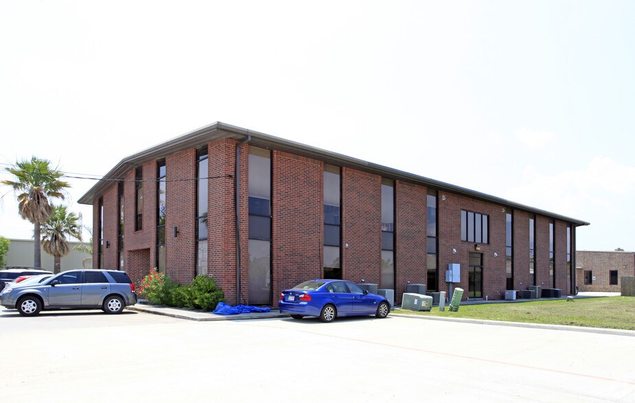 More Photos Of 601 Cien Rd, Kemah Unknown For Lease