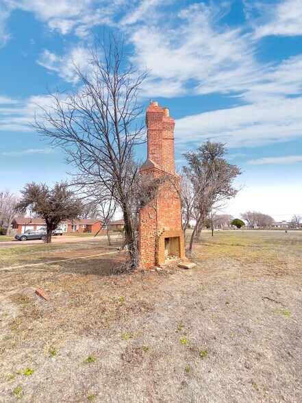 More Photos Of 1015 E Broadway St, Altus Land For Sale
