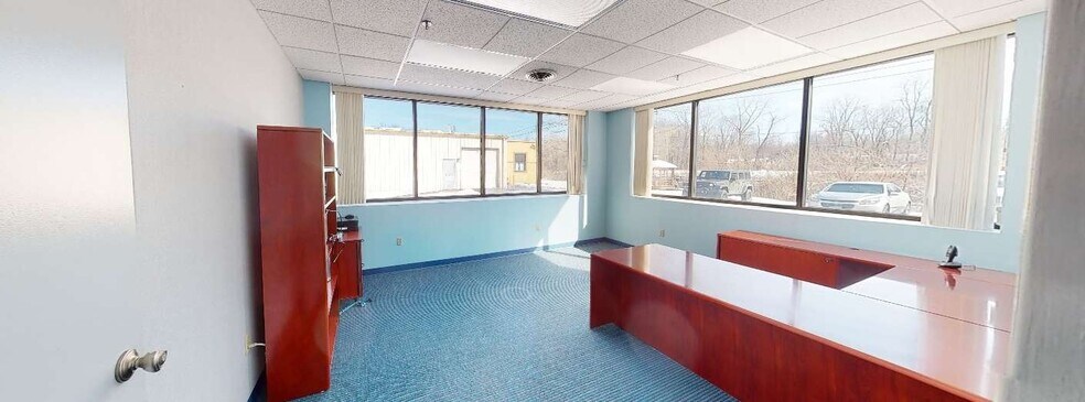 More Photos Of 128 Old Brickyard Ln, Berlin Manufacturing For Lease