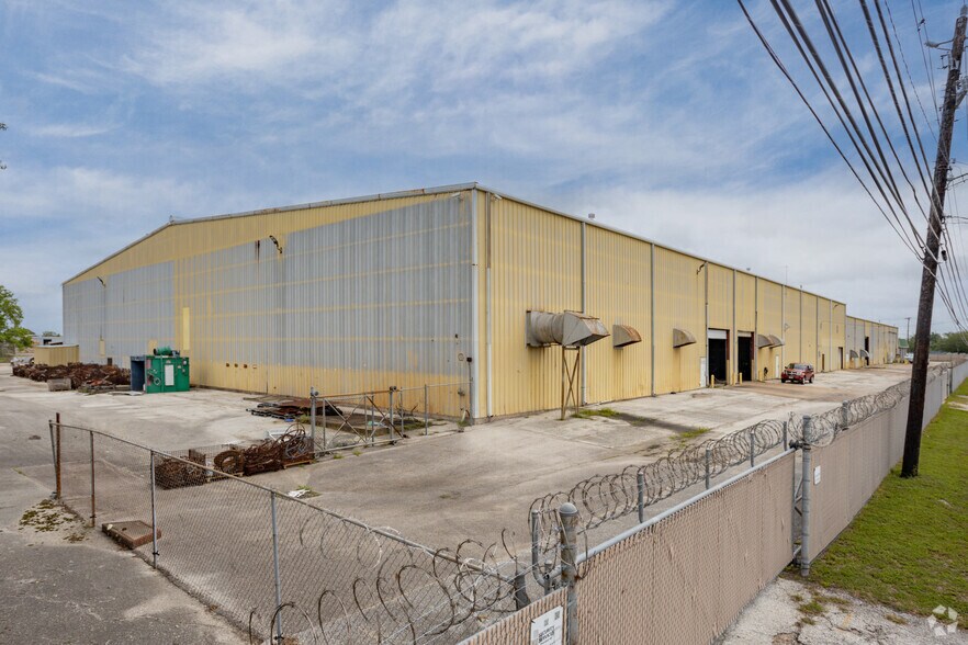 More Photos Of 8550 Hansen Rd, Houston Warehouse For Lease