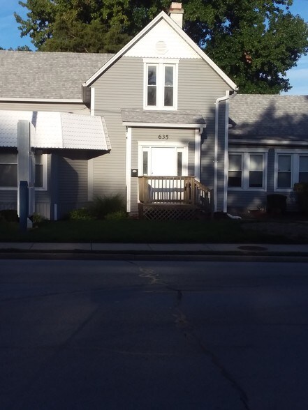 More Photos Of 635 S Lincoln Ave, O'Fallon Storefront Retail Office For Sale