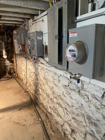 More Photos Of 116 Tecumseh St, Dundee Storefront Retail Office For Sale