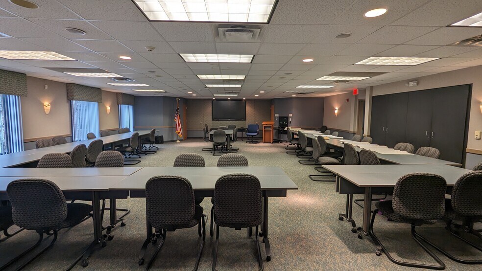 More Photos Of 275 Lake Ave, Rochester Office For Sale