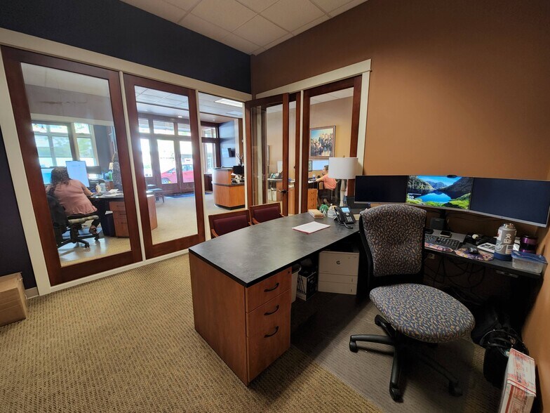 More Photos Of 180 Lithia Way, Ashland Office Residential For Sale